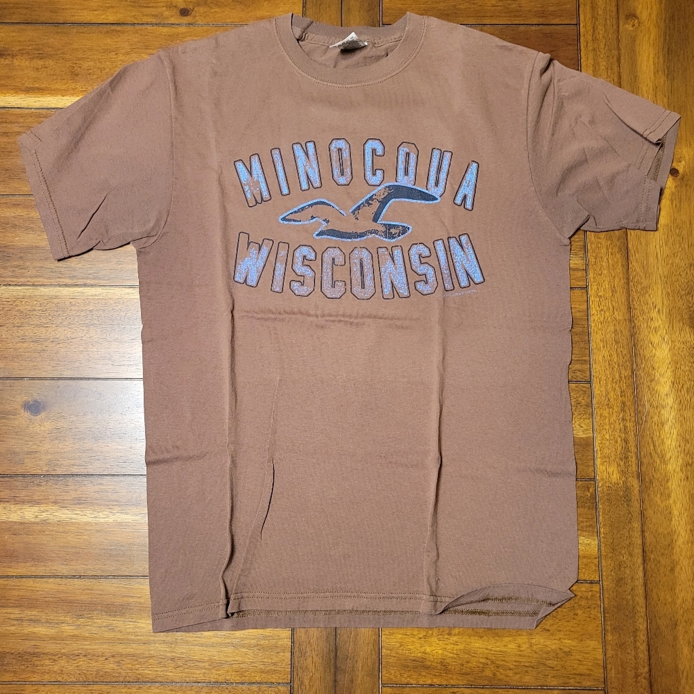 Minocqua Wisconsin T-Shirt Size Medium Men's Tee Fruit of the Loom